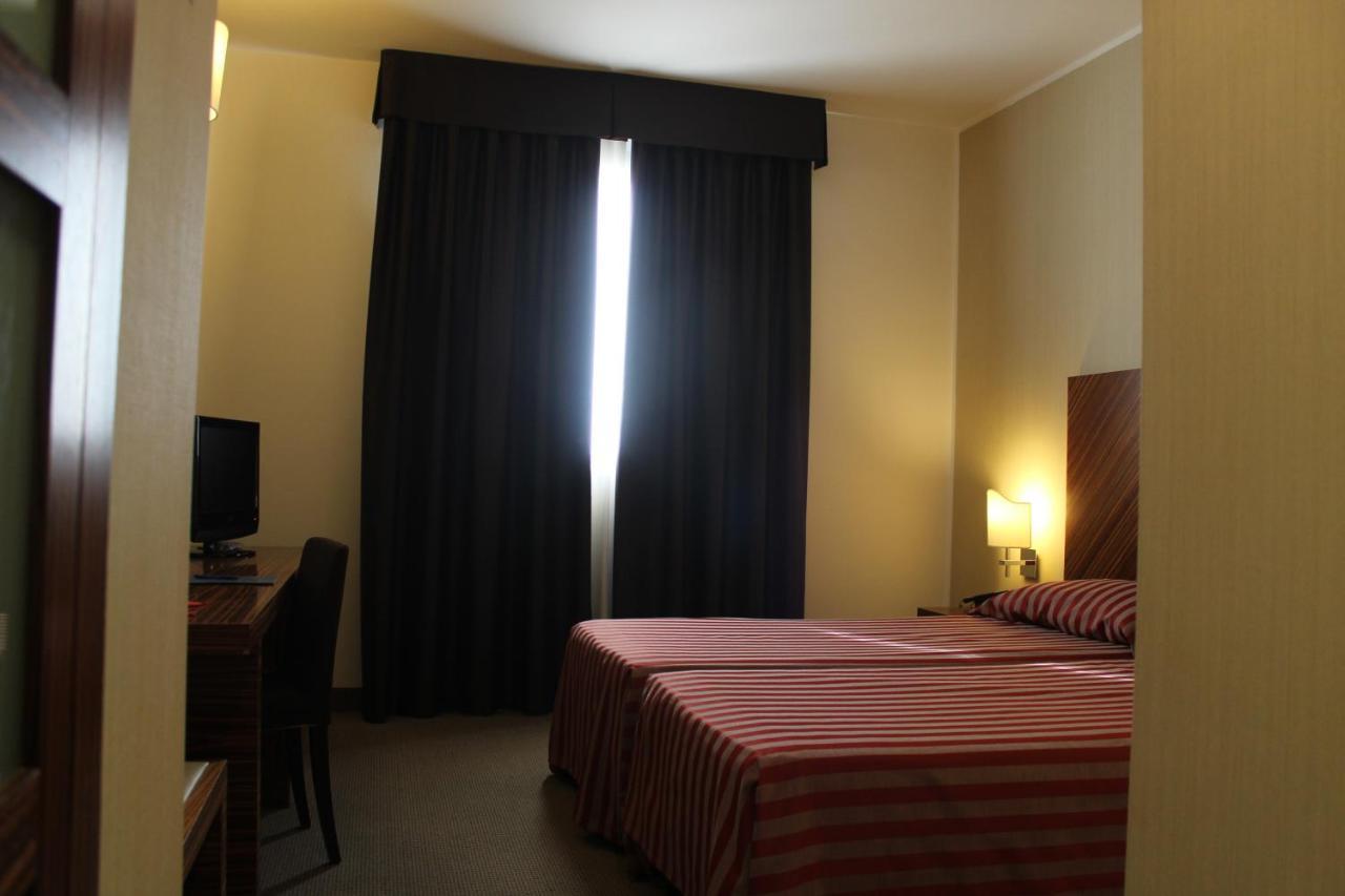 Mh Hotel Piacenza Fiera Exterior foto